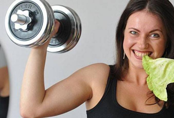 Nutrisi untuk menurunkan berat badan selama pelatihan untuk anak perempuan: menu Contoh menu untuk gym